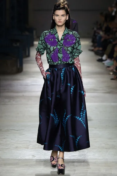 Look 44